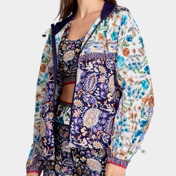 Johnny Was Jackets & Blazers - Johnny Was Betzy Zip-up Windbreaker
Jacket Floral Paisley Hood Size L